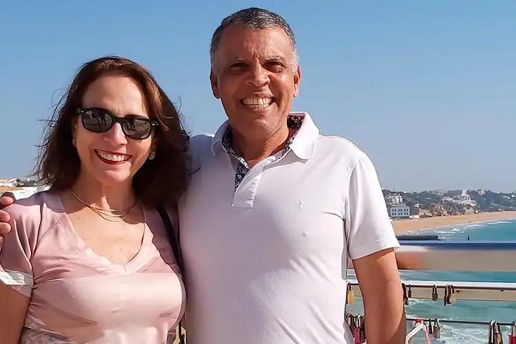 Suzan e Romeu, casal aposentado no Algarve