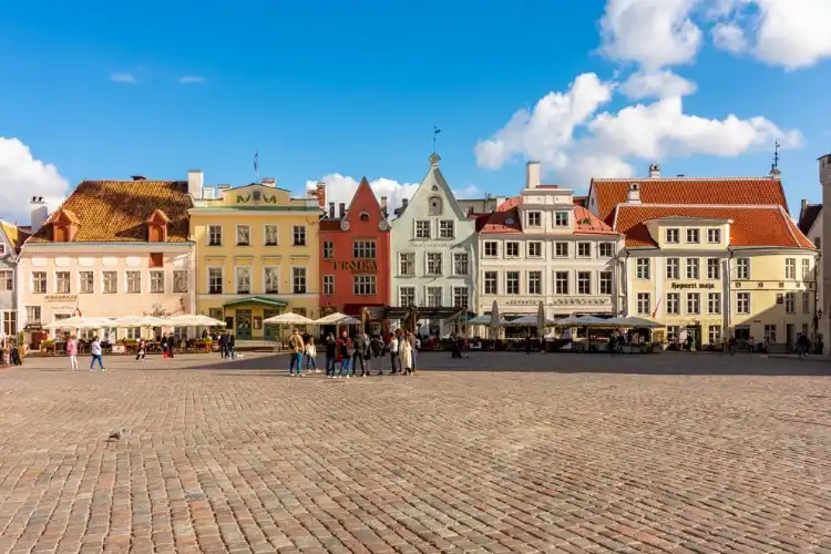 Rua em Tallinn cidade para expatriados