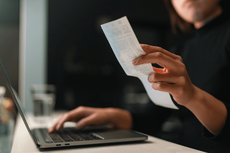 Ao comprar iPhone em Portugal você pode pedir tax free, a depender da loja.