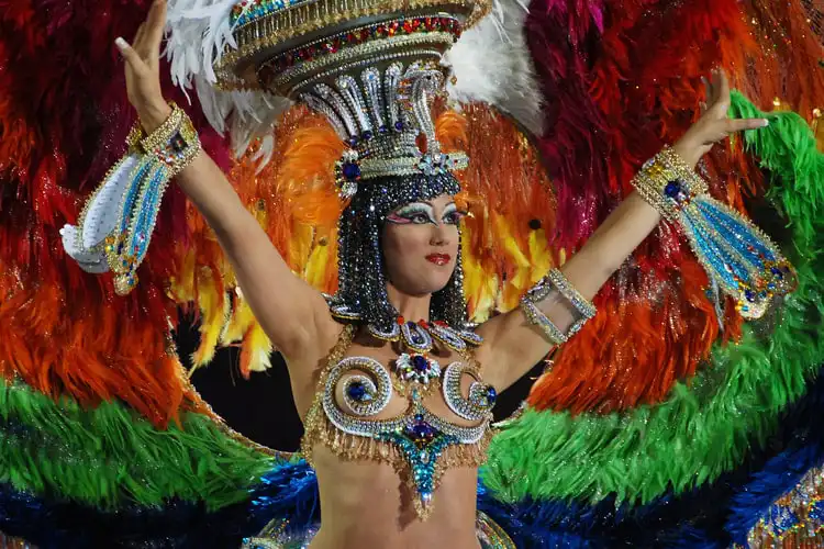 Apesar do clima frio de Tenerife, o Carnaval na Europa da ilha herdou muito do carnaval latino