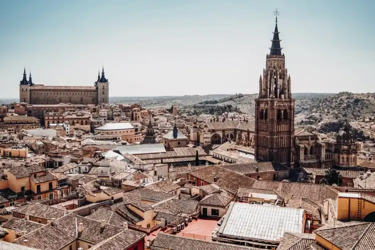 Toledo é uma das cidades pequenas da Espanha que vale a pena