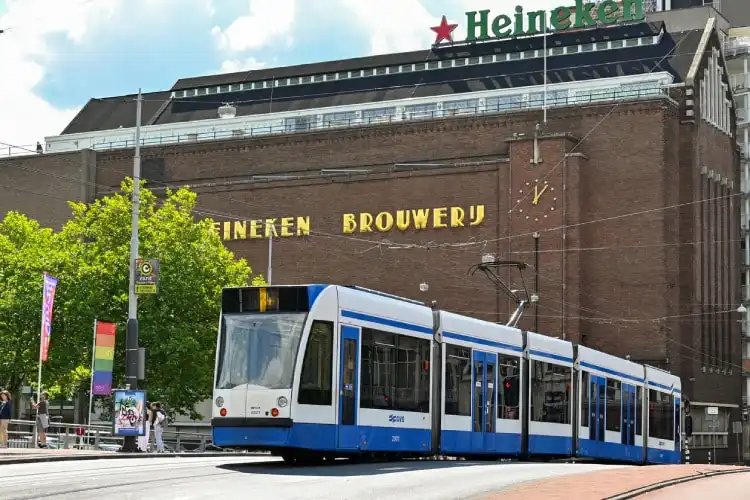 Quem mora em Amsterdam pode contar com um ótimo transporte público.