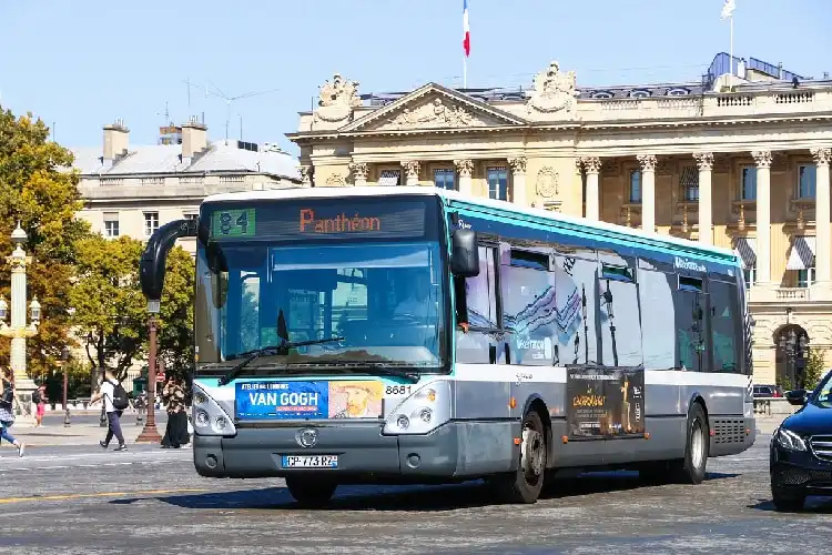 Circulação de transporte público na França.