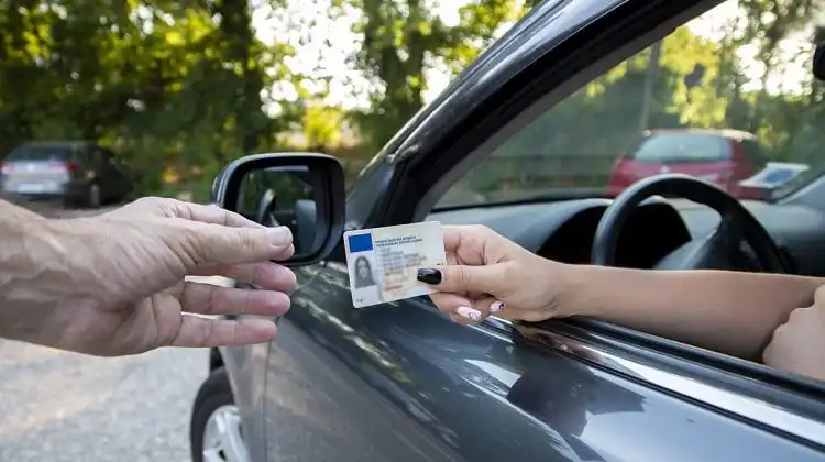 União Europeia quer novas regras para as carteiras de motorista