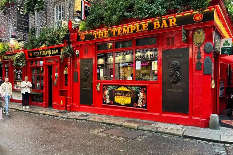 Fachada do pub mais famoso da Irlanda, o Temple Bar, em Dublin.
