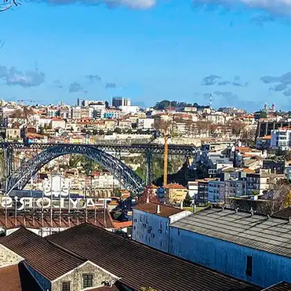 Paisagem em dia ensolarado no Porto