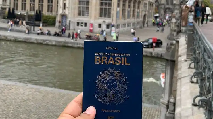 Passaporte brasileiro em cidade da Bélgica
