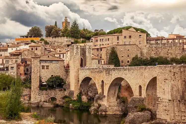Centro histórico da cidade de Besalu, em Cantábria