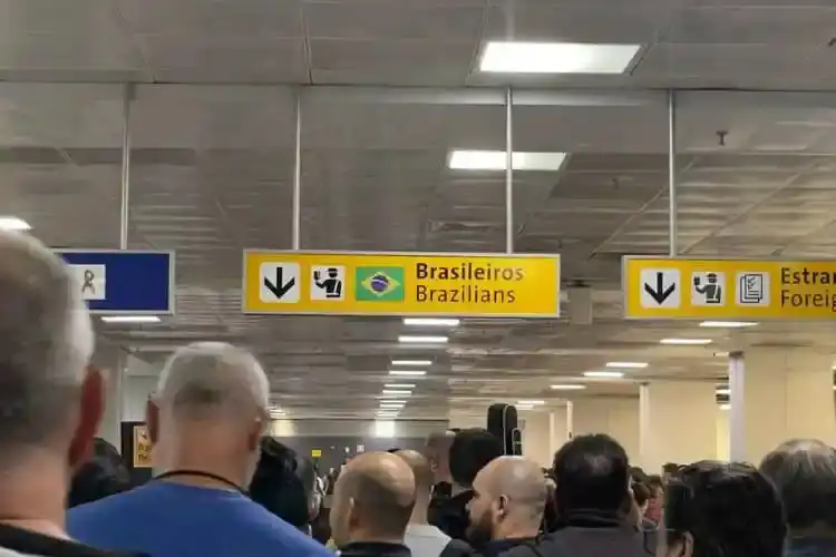 Voltei ao Brasil e peguei fila na imigração