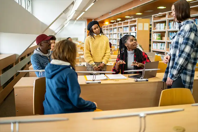 Estudantes de pós-graduação na Espanha