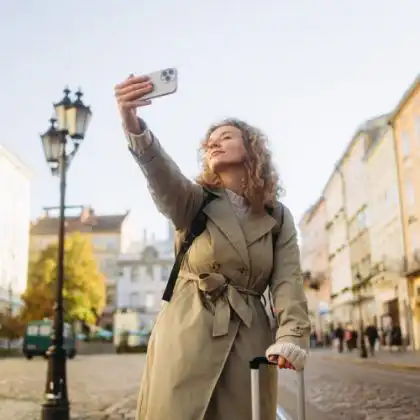 Influencers de imigração ocultam a realidade do dia a dia sobre a vida na Europa.