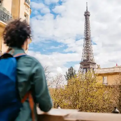 Estudante durante intercâmbio na França