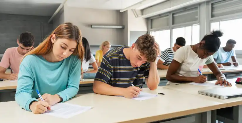 Estdantes fazendo o Abitur