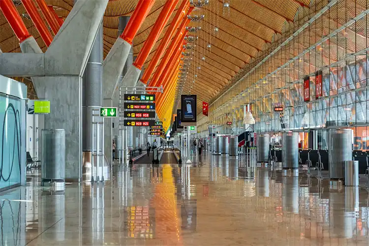 Aeroporto Barajas na capital da Espanha