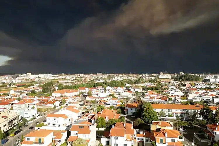 Fumaça de incêndio em Albergaria