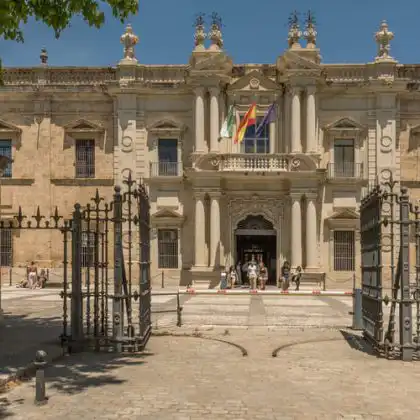 Fachada da Universidade de Sevilha, uma das melhores universidades da Espanha