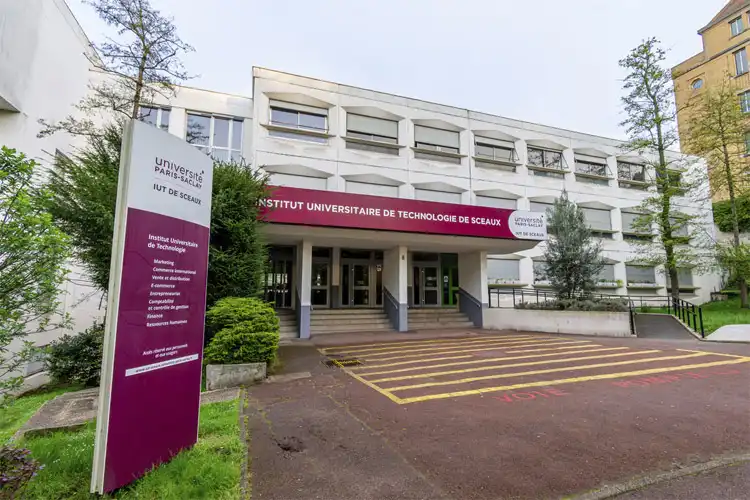 Universidade Paris-Saclay, em Sceaux.