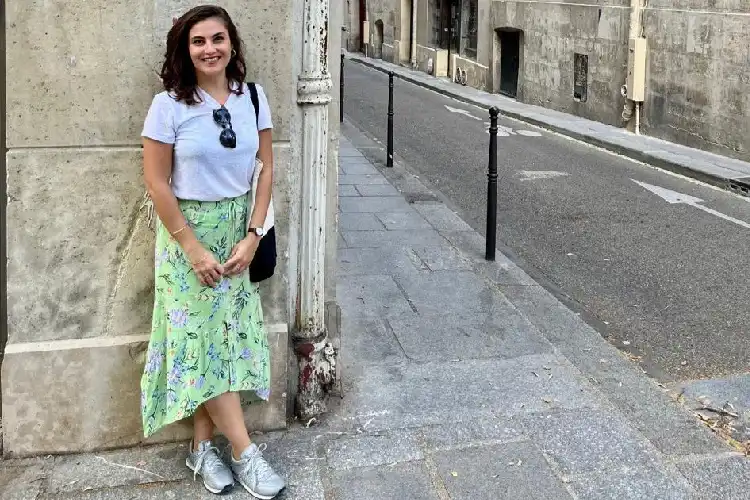 Estudante que foi fazer doutorado na França.