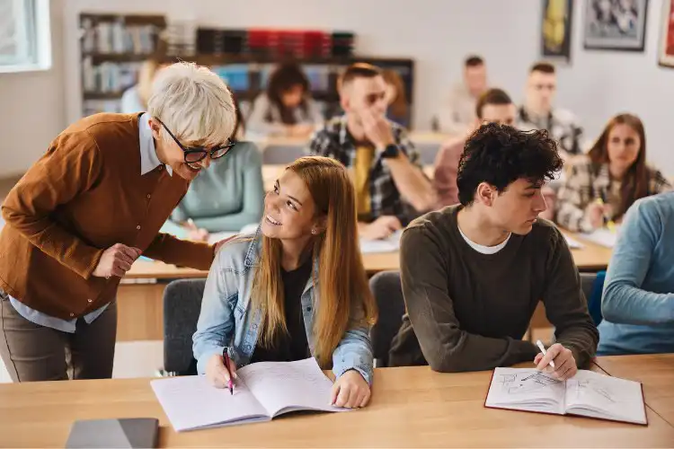 Alunos de pós-graduação na Europa na sala de aula.