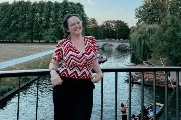 A brasileira Emiliane Paixão mora em Cambridge.