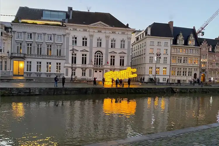 Beira de rio em Gent, na Bélgica