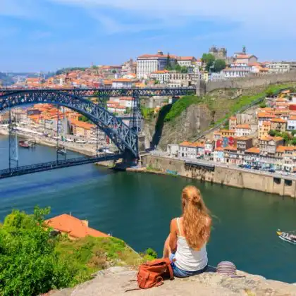 Mudar para Portugal sozinha tem suas vantagens e desvantagens.