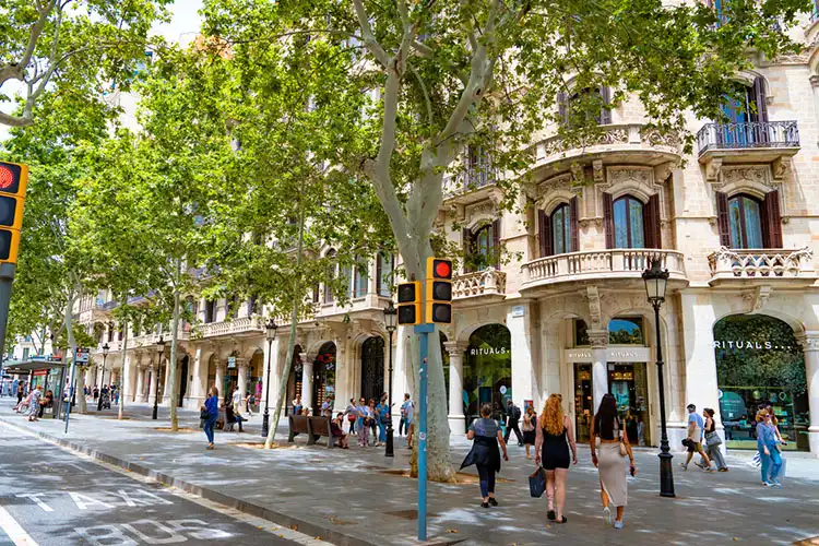 Pessoas no Centro de Barcelona