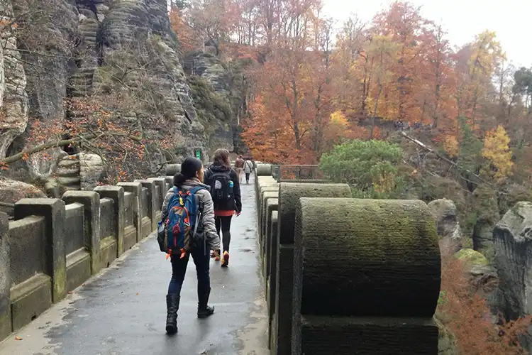 Amigos exploram cidades próximas a Berlim.
