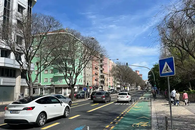 Estrutura do trânsito em avenida de Lisboa