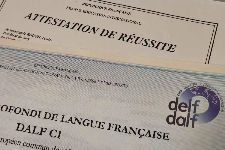 Diploma de prova de proficiência em francês.