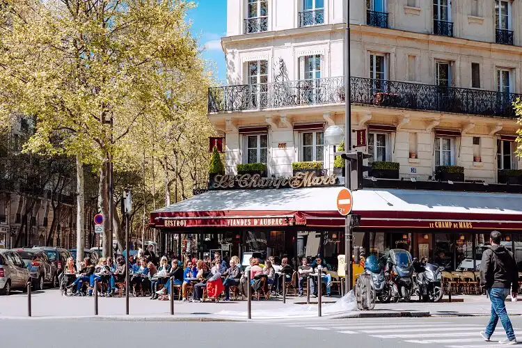 Paris, na França, é um dos destinos de maior custo para morar na Europa