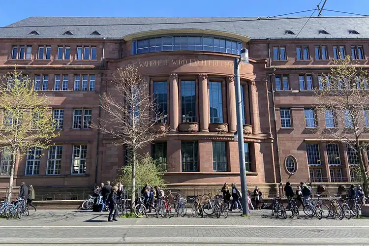 Fachada da Universidade de Freiburg na Alemanha