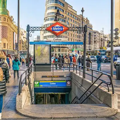 Entrada do metrô Callao em Madrid