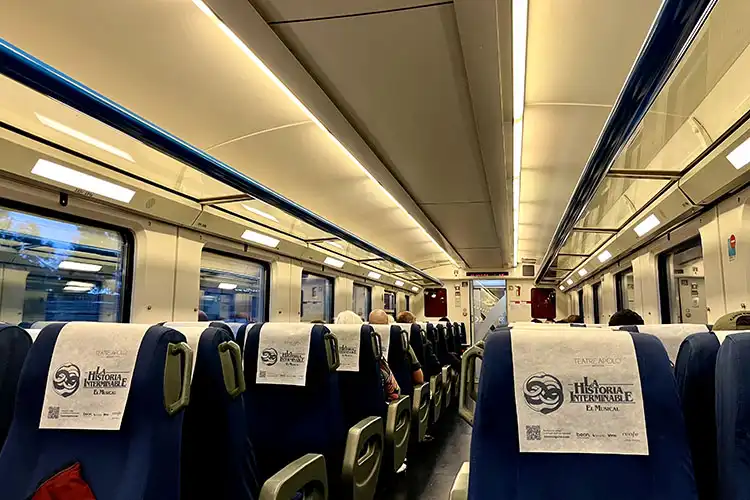 Trem em Barcelona, um dos transportes públicos mais comuns na Espanha