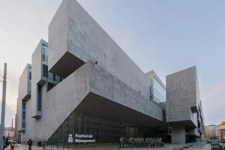 Universidade Bocconi, na Itália.