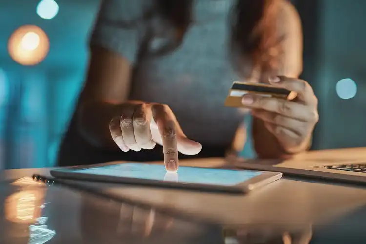 É possível enviar dinheiro pelo PayPal através do tablet ou celular.