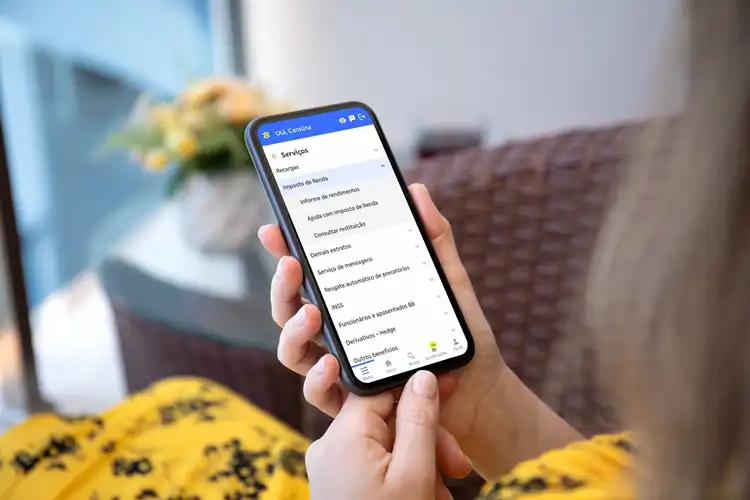 Usando celular para abrir conta no Brasil do exterior