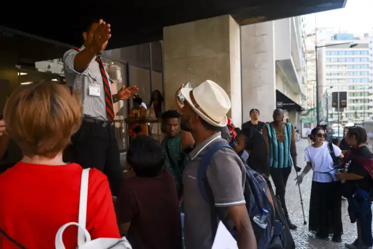 Imigrantes na porta da AIMA
