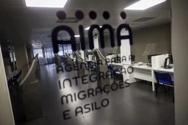 Entrada da AIMA em Portugal.