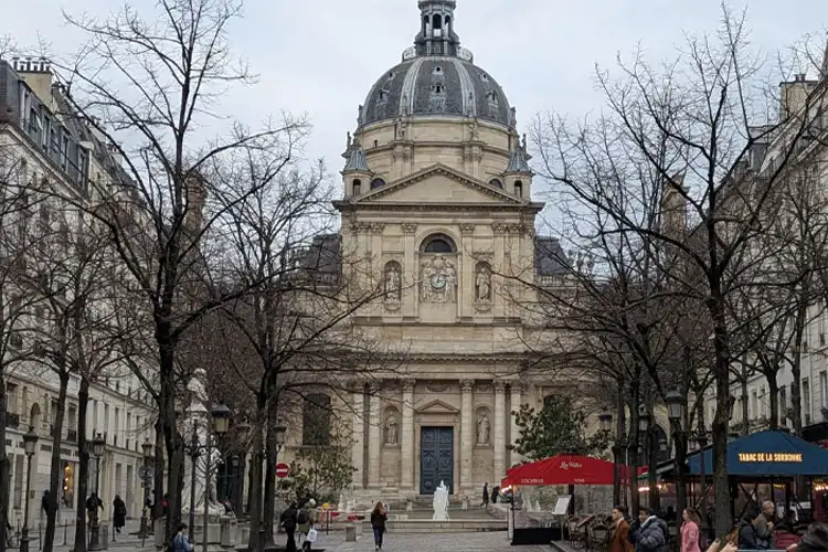 Edital aberto para bolsas de mestrado na França para brasileiros foi aberto pela Embaixada francesa.