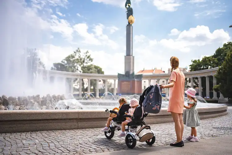 Mãe e filhas na Áustria.