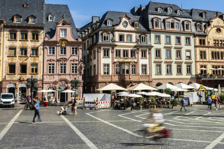 Praça no Altstadt de Mainz.
