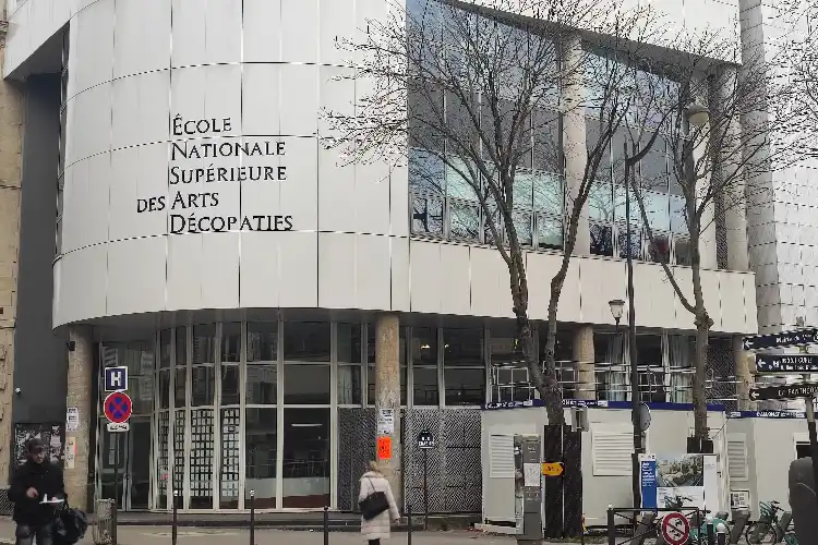 Faculdade na França voltada para cursos de artes.