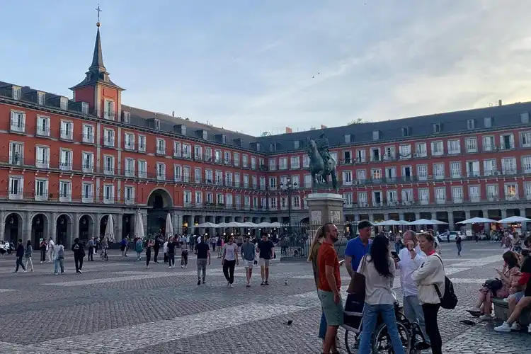 Plaza Mayor, localizada no centro de Madrid