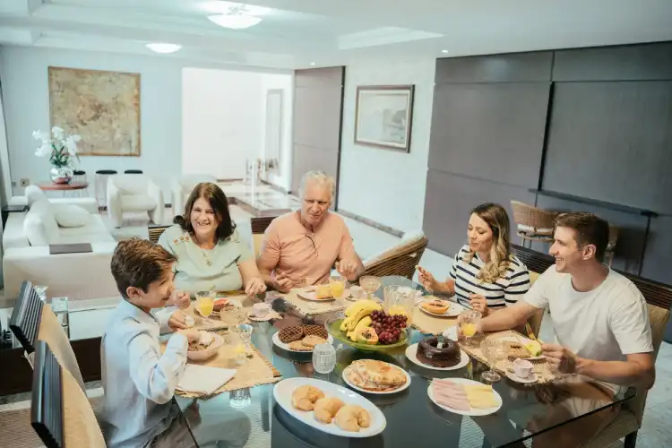 Crie novas memórias ao receber a visita da família na Europa.