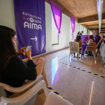 Relatório da AIMA 2023 revela que brasileiros são maioria dos imigrantes em Portugal.