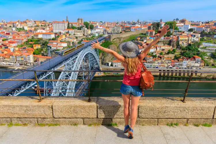 Turista curte o Porto