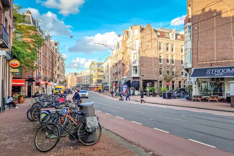 Escolher o bairro na capital dos países baixos é importante para a experiência completa de viver na cidade