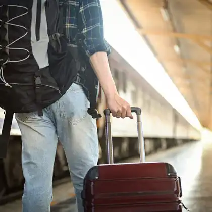 Escolher entre mochila ou mala para viagem