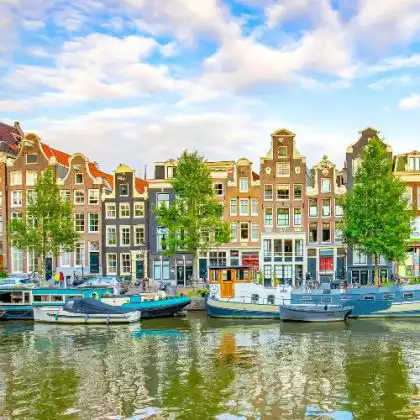 Vista de canal em Amsterdam